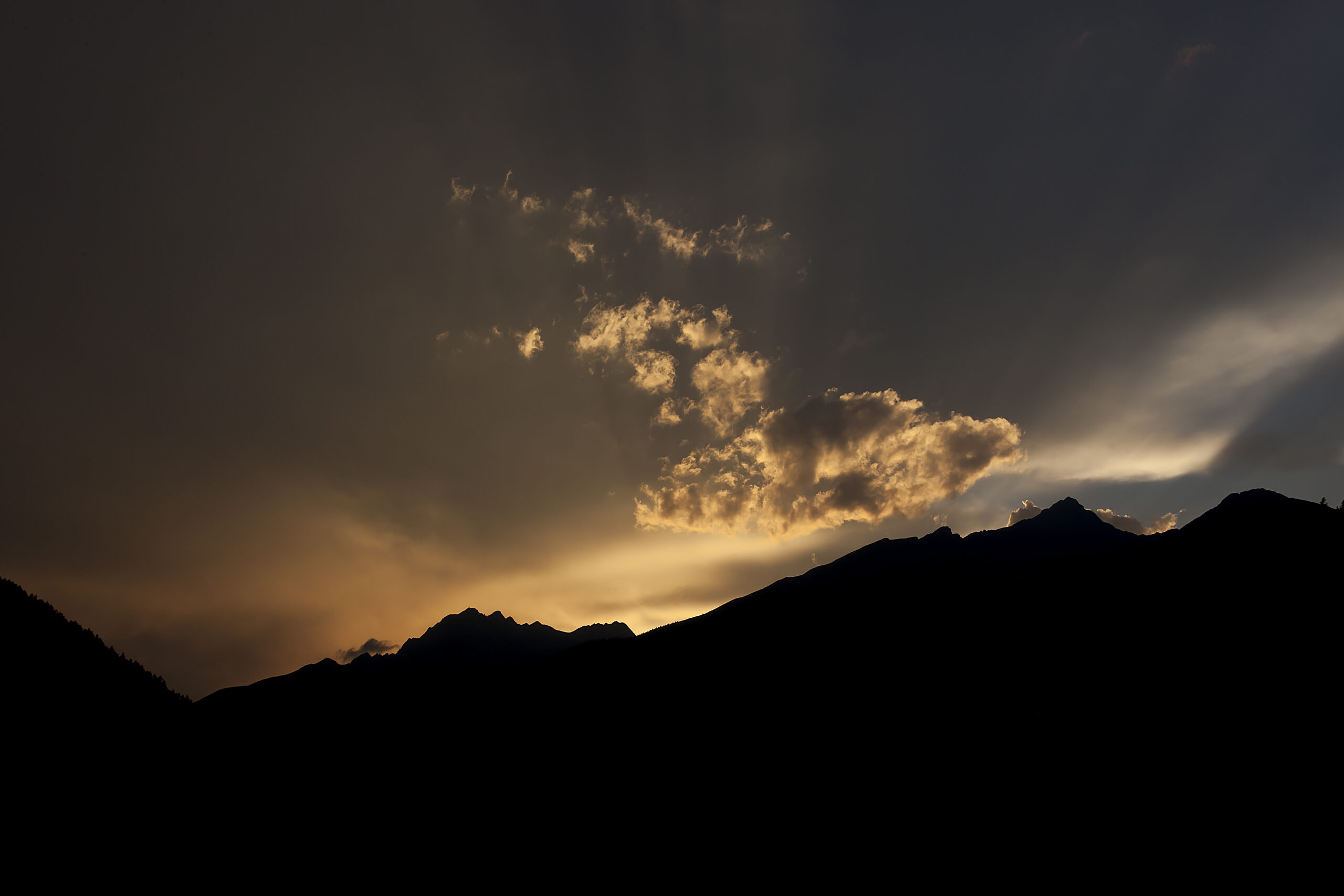 Studio Vidé - Dr. Agr. Francesco Vidé, dottore agronomo, libero professionista, Desio, Monza e Brianza, Lombardia - Collaborazioni, immagine montagne al tramonto con nuvola